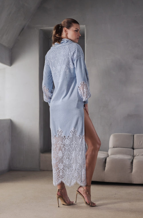 Langes Kleid aus blauem Samt und Spitze von Branda - Marjolaine - 3