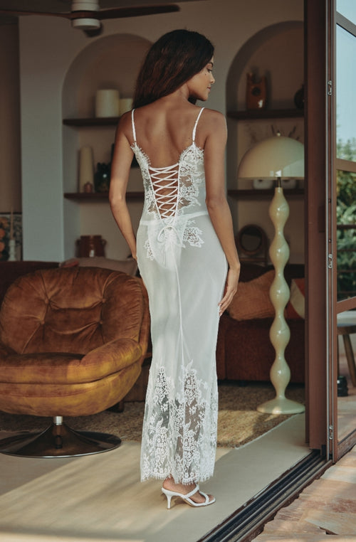 Nuisette longue sexy Calista en mousseline de soie et dentelle blanche - Marjolaine - 3