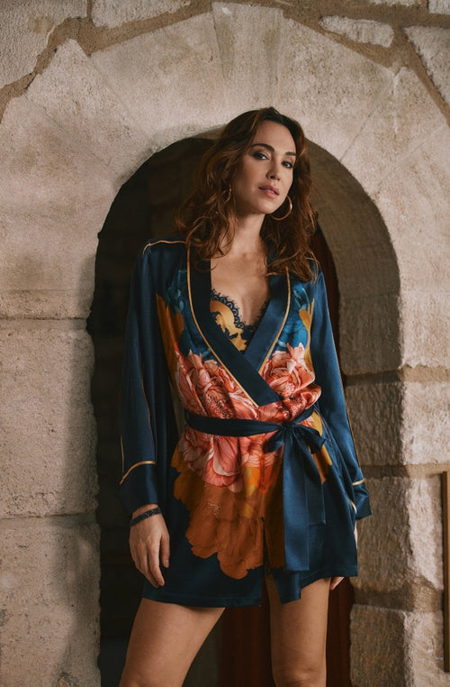 Short silk kimono with Dahlia floral print | Marjolaine Lingerie