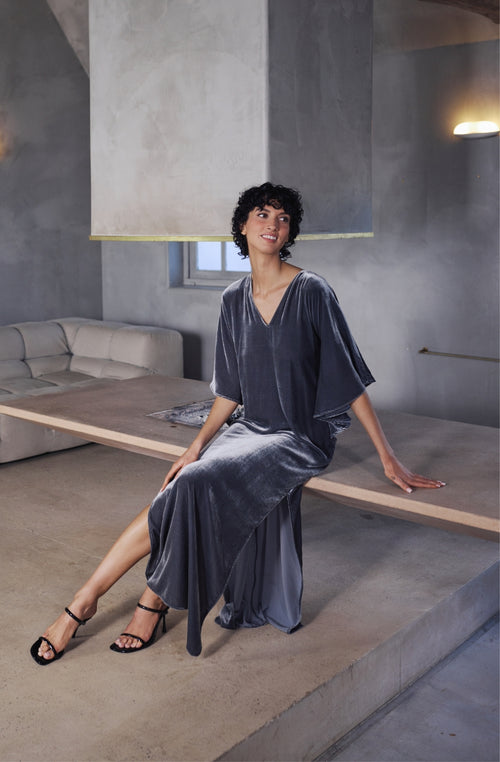 Langes Kleid Bruna aus grauem Samt - Marjolaine - 3