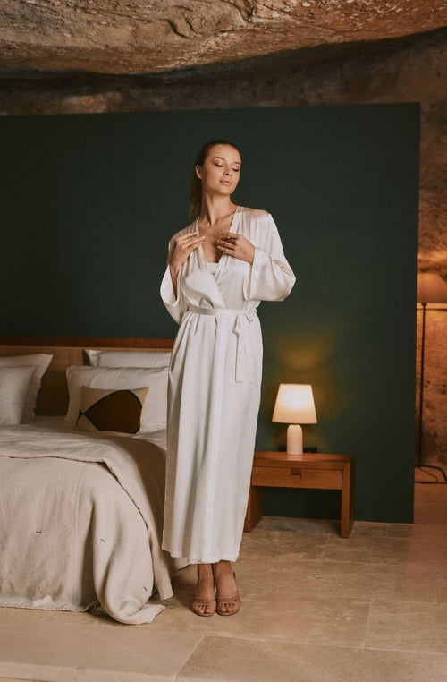 Long negligee in white silk | Marjolaine lingerie