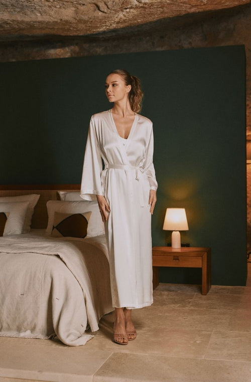 Long negligee in white silk | Marjolaine lingerie