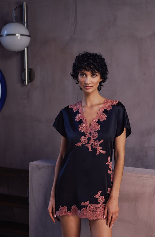 Bonnie short nightgown in black satin with pink embroidery | Marjolaine lingerie