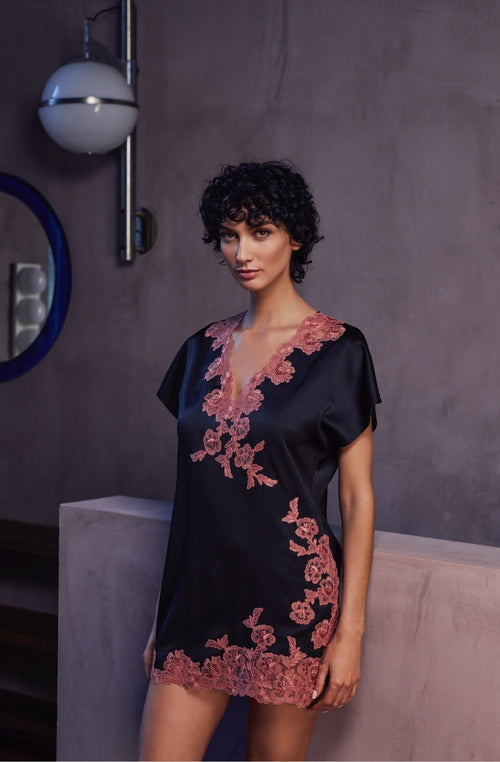 Bonnie short nightgown in black satin with pink embroidery | Marjolaine lingerie