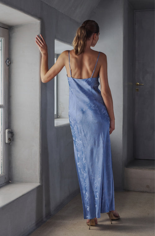 Robe nuisette longue Béatrice en satin jacquard bleu acier - Marjolaine - 3