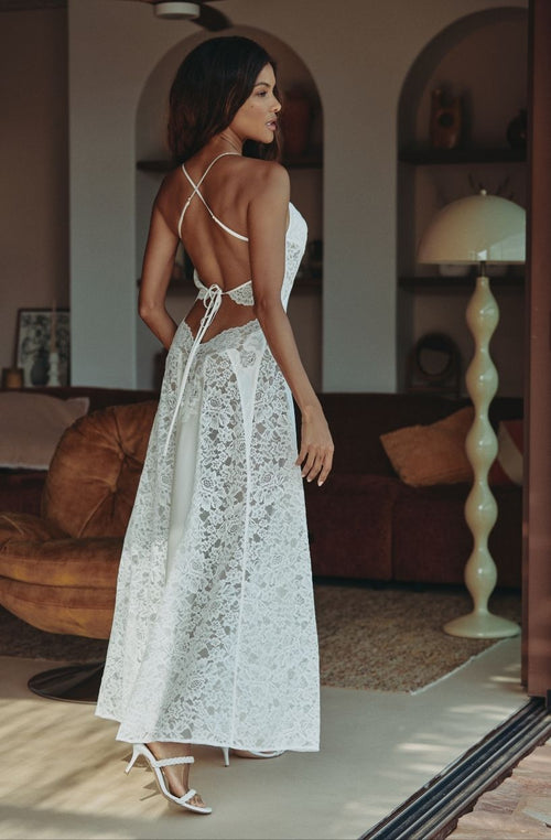 Robe nuisette longue évasée et dos nu en soie et dentelle blanche Carmela | Marjolaine lingerie