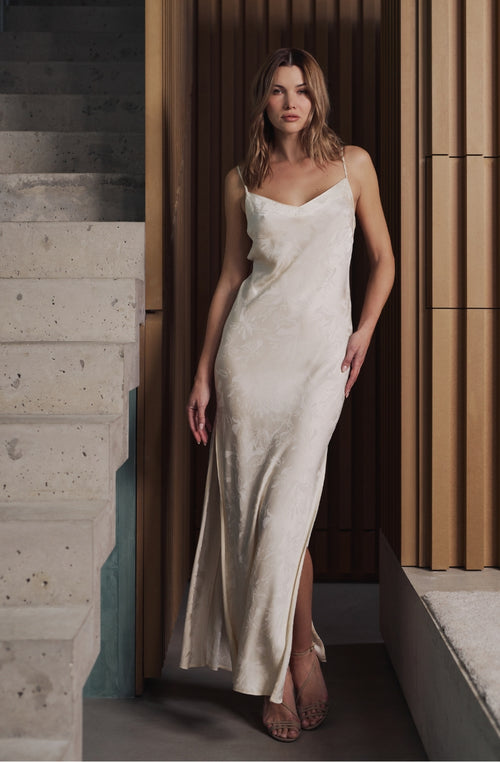 Robe nuisette longue Béatrice en satin jacquard crème | Marjolaine lingerie