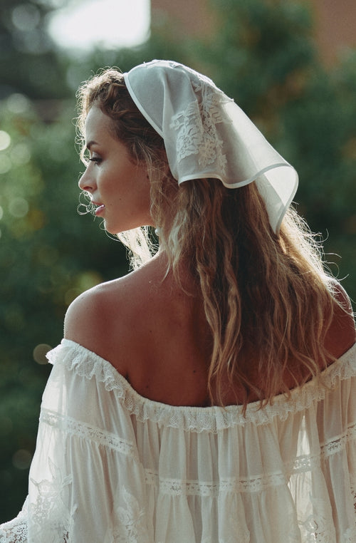 Coiffe Calista en mousseline de soie et dentelle blanche | Marjolaine lingerie