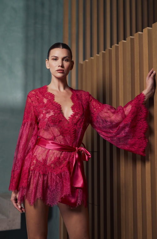 Kurzer Kimono aus rosa Spitze, Modell Brooke | Marjolaine Dessous