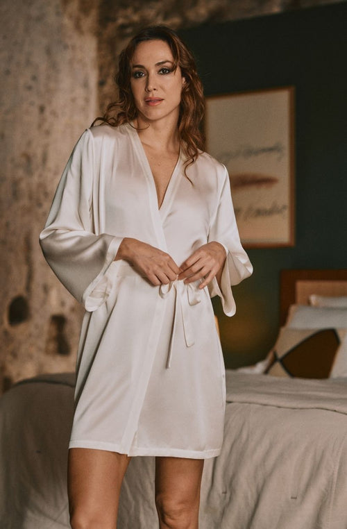 Short negligee in white silk | Marjolaine lingerie