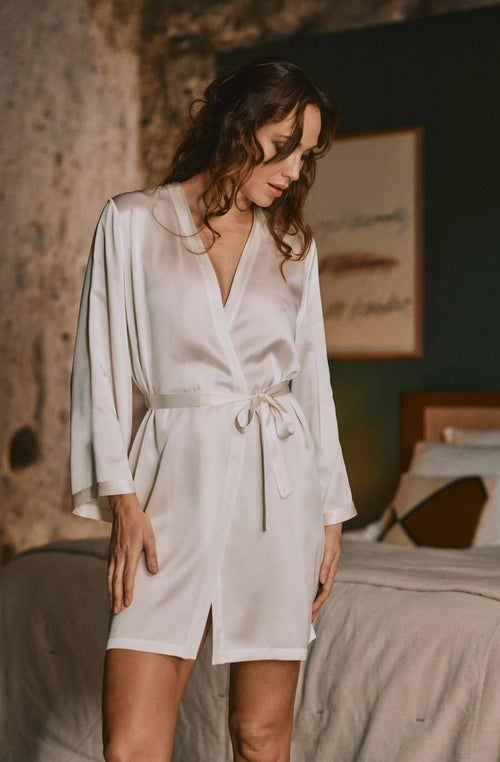 Short negligee in white silk | Marjolaine lingerie