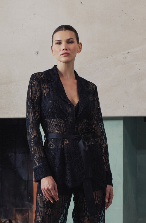 Veste tailleur en dentelle noire Branda | Marjolaine lingerie