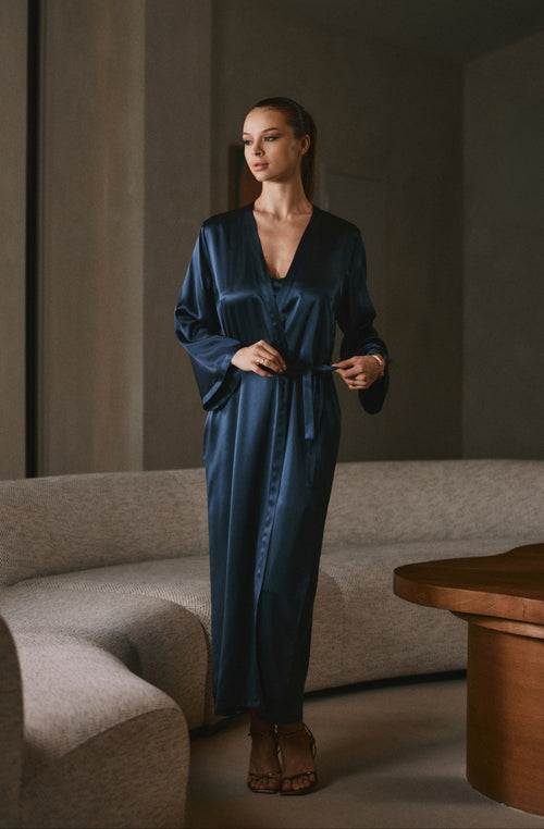 Dahlia midnight blue long silk robe | Marjolaine Lingerie