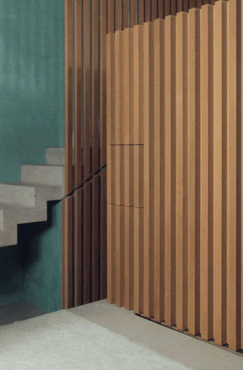 Langes, rückenfreies Nachthemd aus grünem Satin und Spitze, Modell Brooke. - Marjolaine - 4