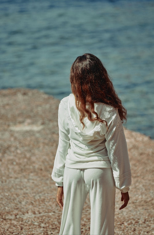 Veste à capuche Céleste en molleton de coton et broderies blanches | Marjolaine lingerie