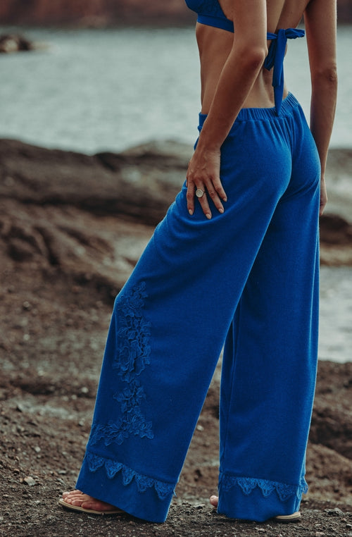 Blaue Celeste-Hose aus Baumwollfleece mit Stickereien | Marjolaine Dessous