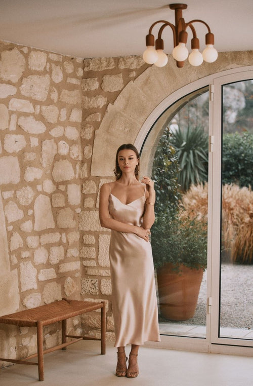 Long nightie in beige silk | Marjolaine lingerie