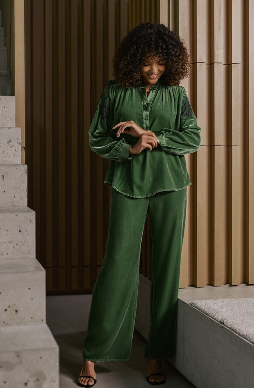 Pyjama Bruna en velours et dentelle verte | Marjolaine lingerie