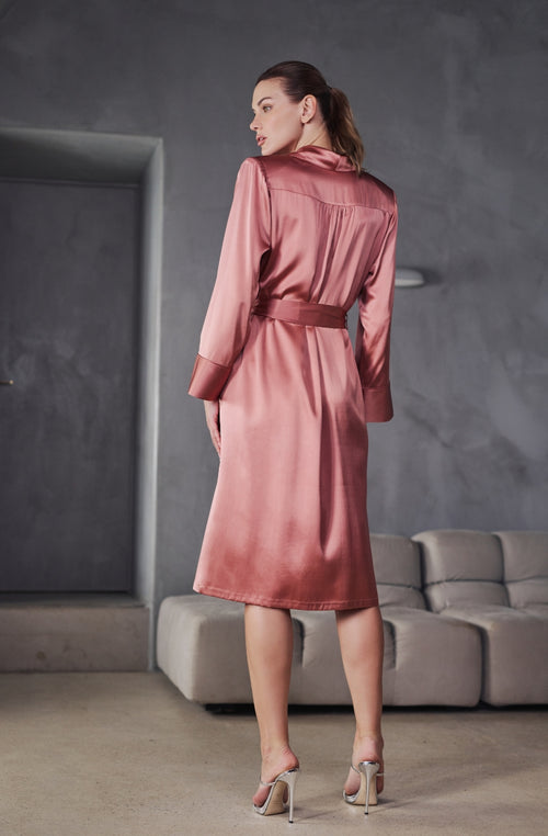 Déshabillé longueur midi Bonnie en satin rose | Marjolaine lingerie