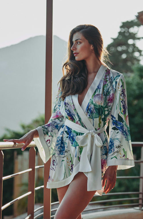 Déshabillé court Cléa en satin imprimé fleuri | Marjolaine lingerie