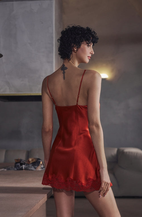 Bonnie red satin and lace nightie - Marjolaine - 4
