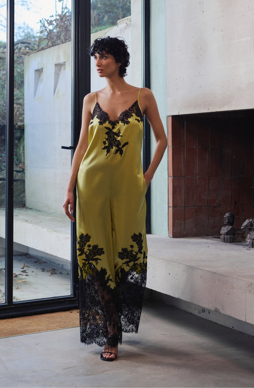 Combi-pantalon Bella en satin de soie jaune et dentelle noire | Marjolaine lingerie